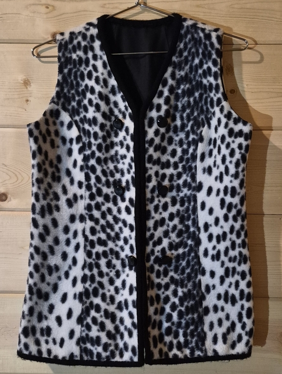 The Unbranded Brand Jackets & Blazers - Black and White Leopard Print Vest Size S 18x26